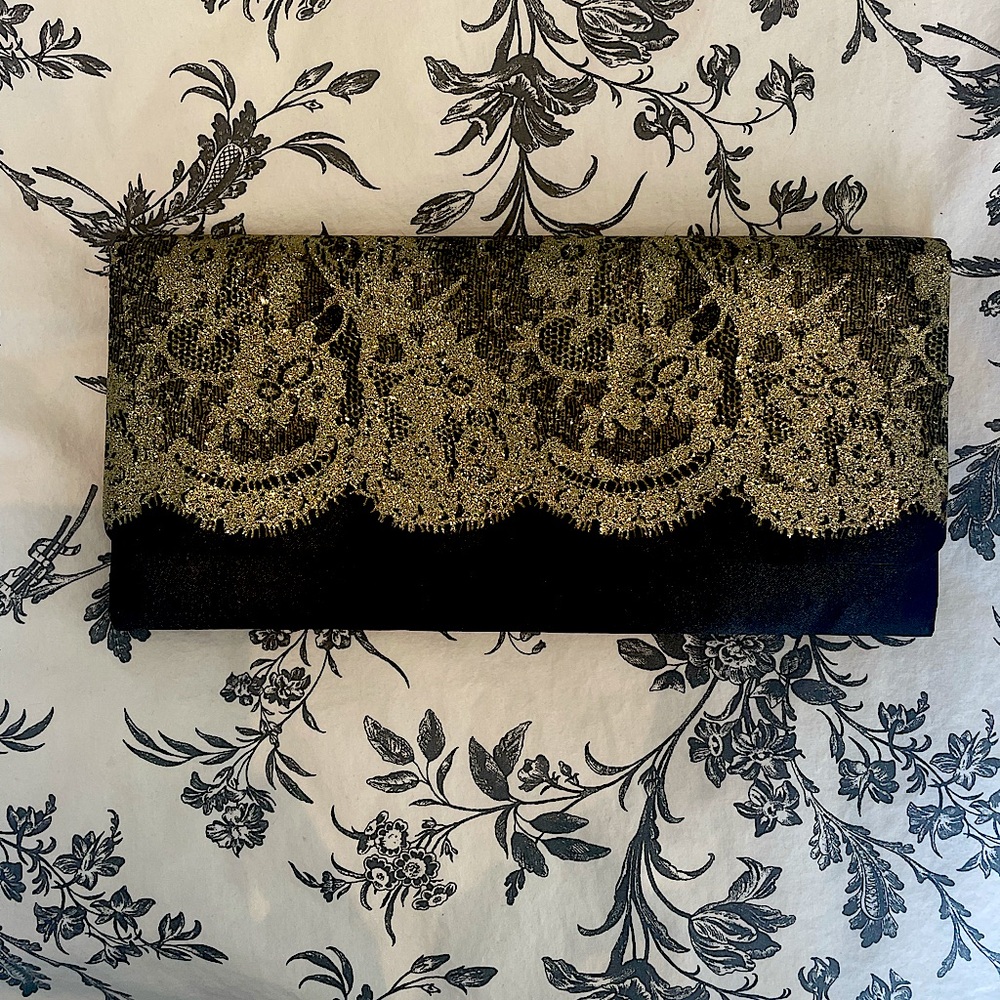BLACK AND GOLD BRAND NEW CLUTCH